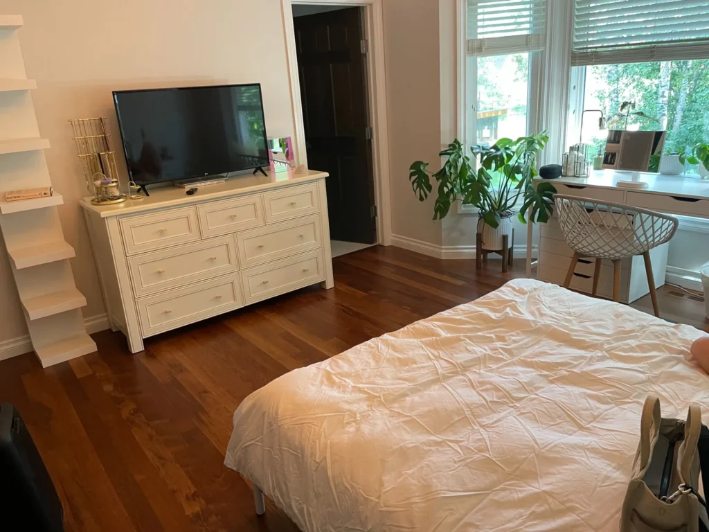 Hardwood Floor Polishing in De Winton Alberta
